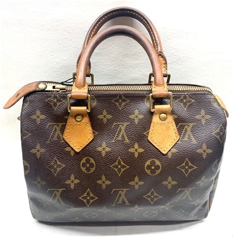 louis vuitton tote bag zipper|louis vuitton small zipper pouch.